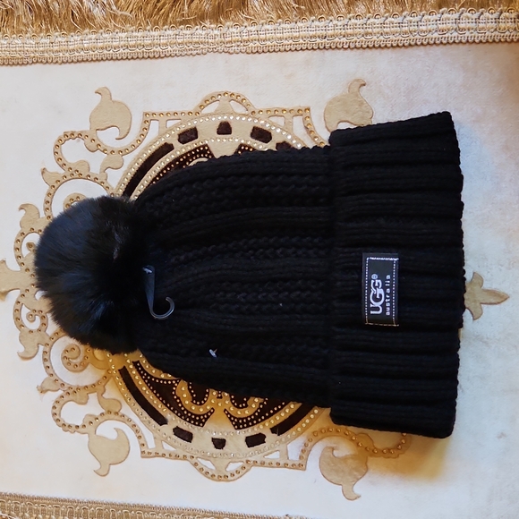 NEW UGG HAT AND INFINITY SCARF SET - Picture 3 of 4